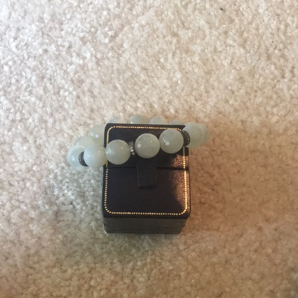 Light green/silver stone bracelet - Picture 2 of 2